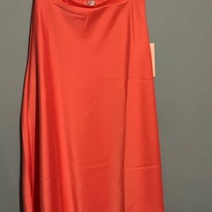 SELLING BlĀSHE SKIRT FOR WOMEN SIZE MEDIUM COLOR SALMON 🍣 BN but LOST TAG 🏷️